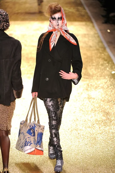 Look 10